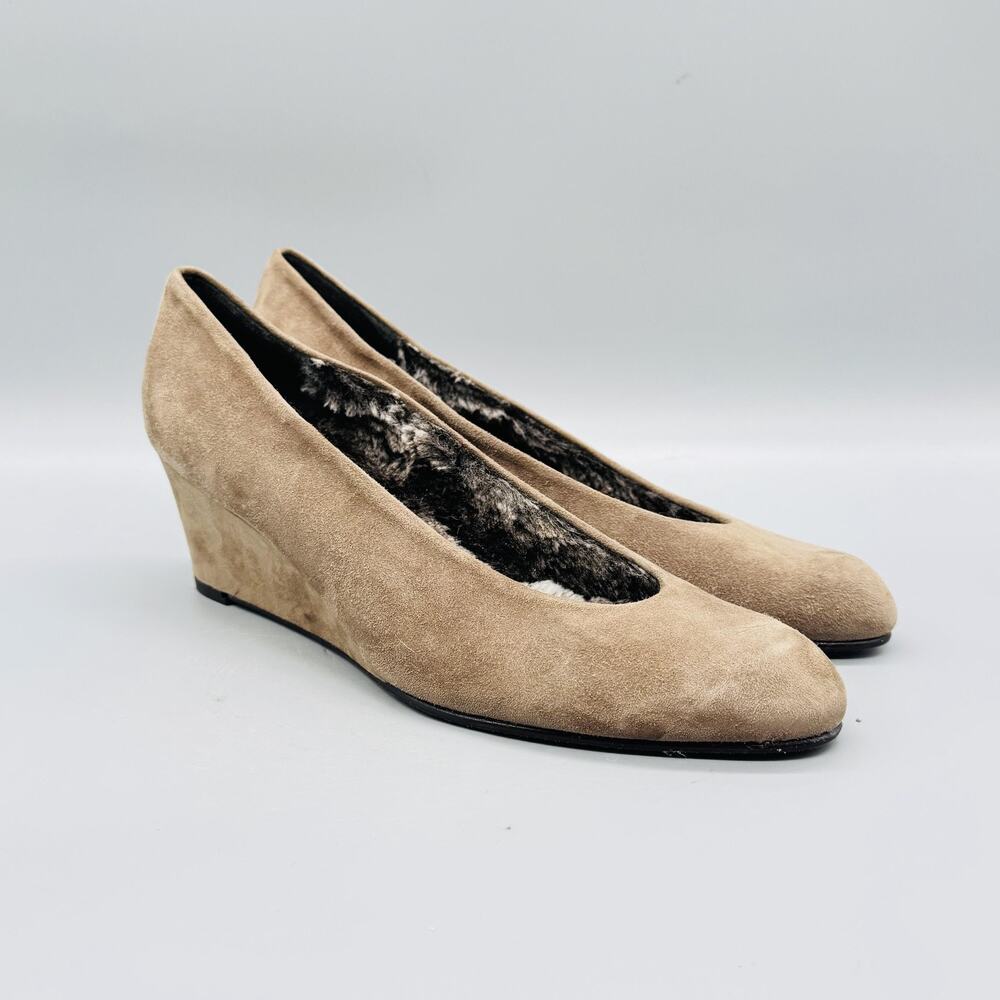 Stuart Weitzman Shoes Womens 8.5 Beige Suede Wedge Pumps Fur Lined Round Toe - Picture 2 of 10